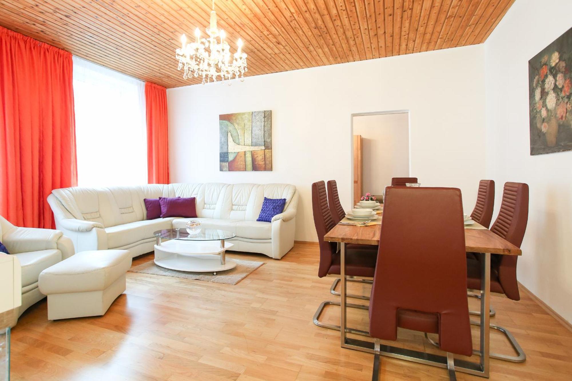 Mozart Apartament *