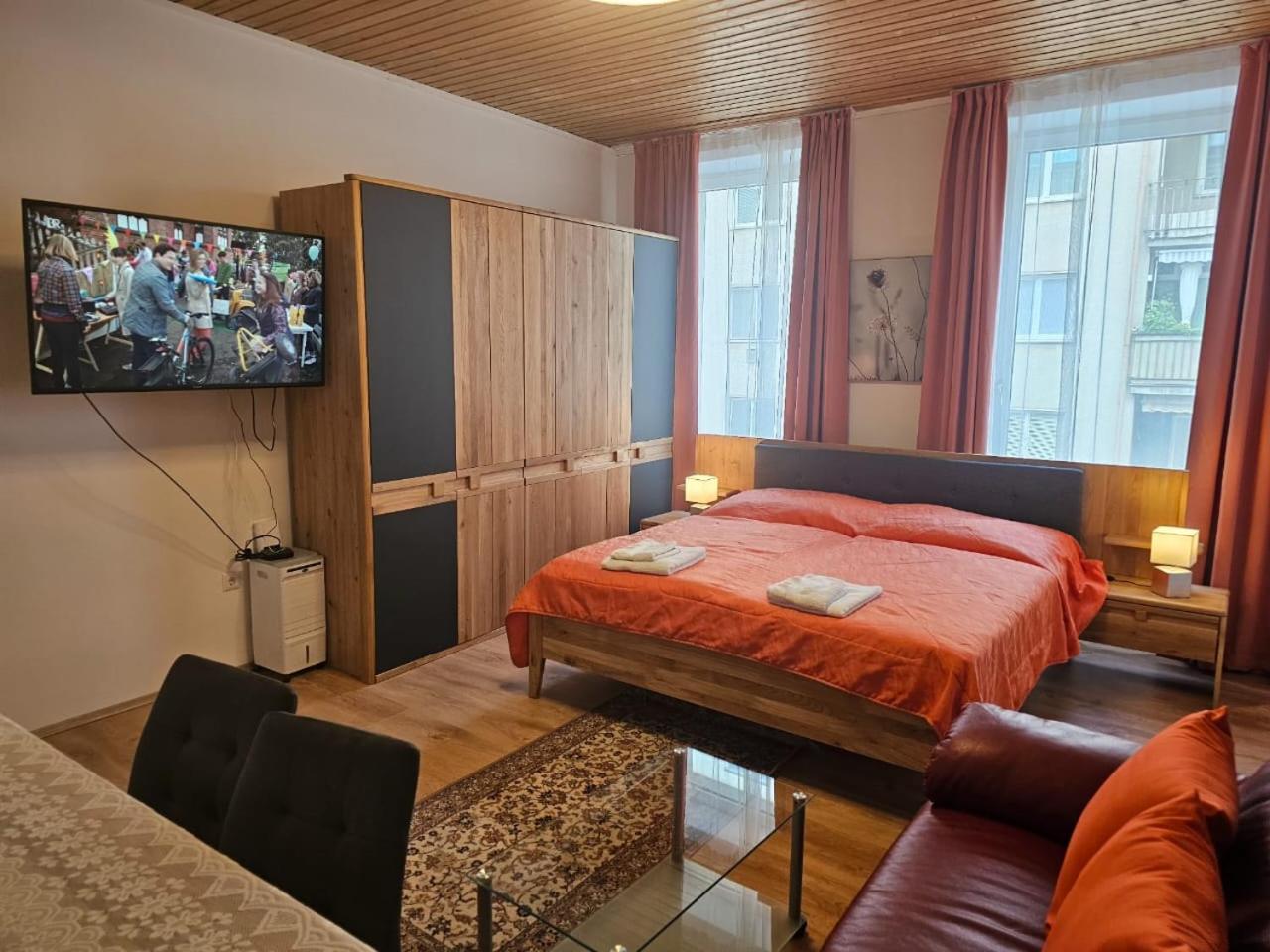Classic I Close To Main Station I 10 Minutes To Belvedere Apartament